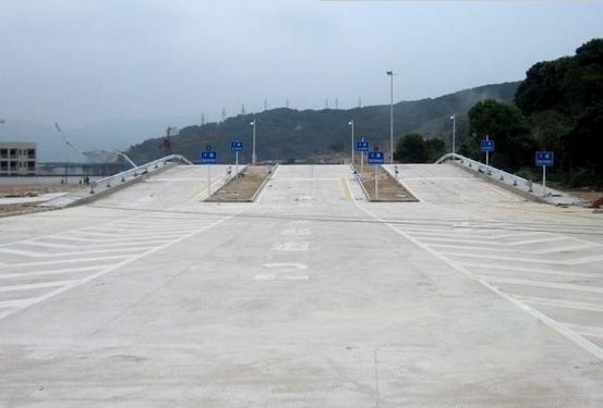 您现在在有路灯、照明良好的 道路上行驶